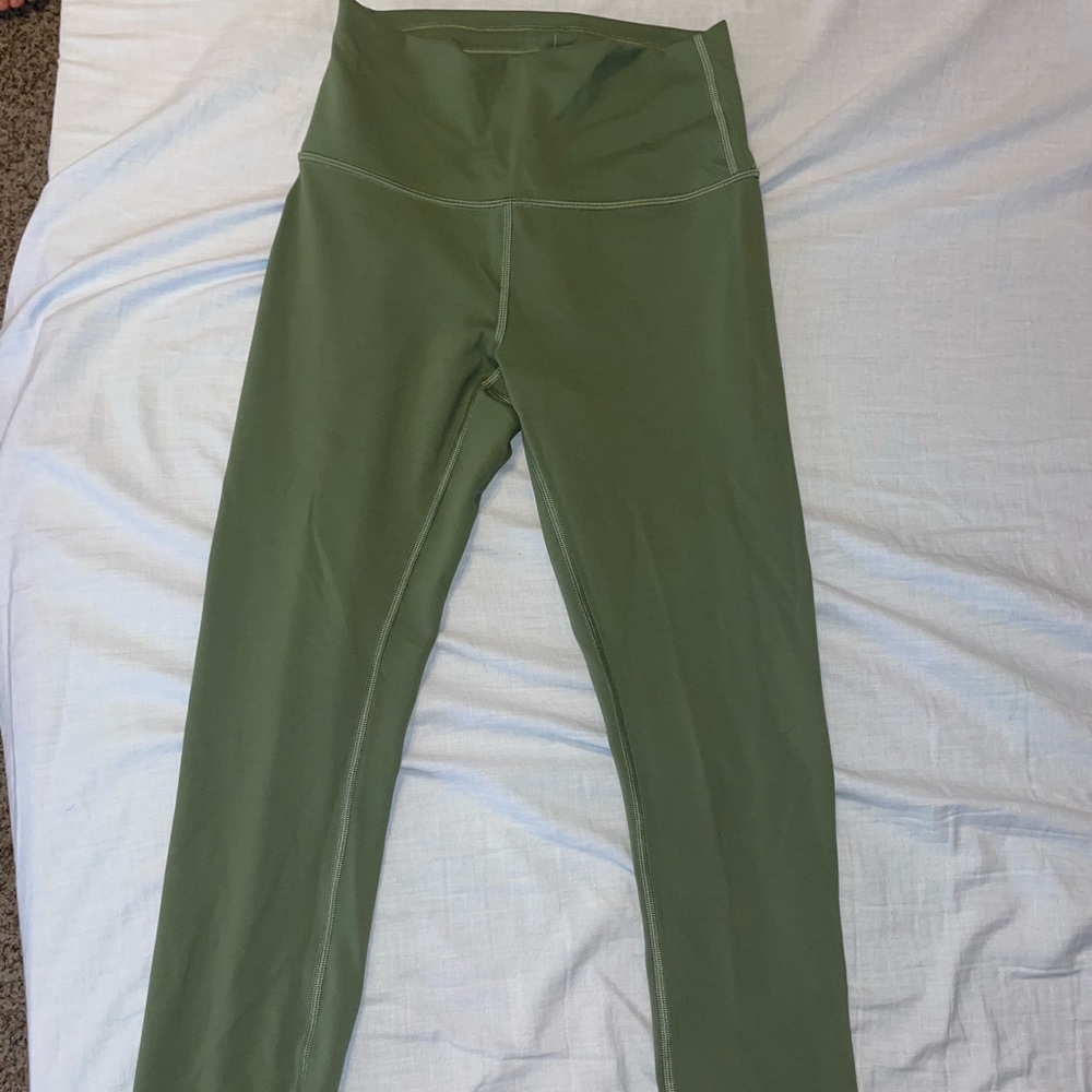 Green Wunder Train lululemon leggings! 💚